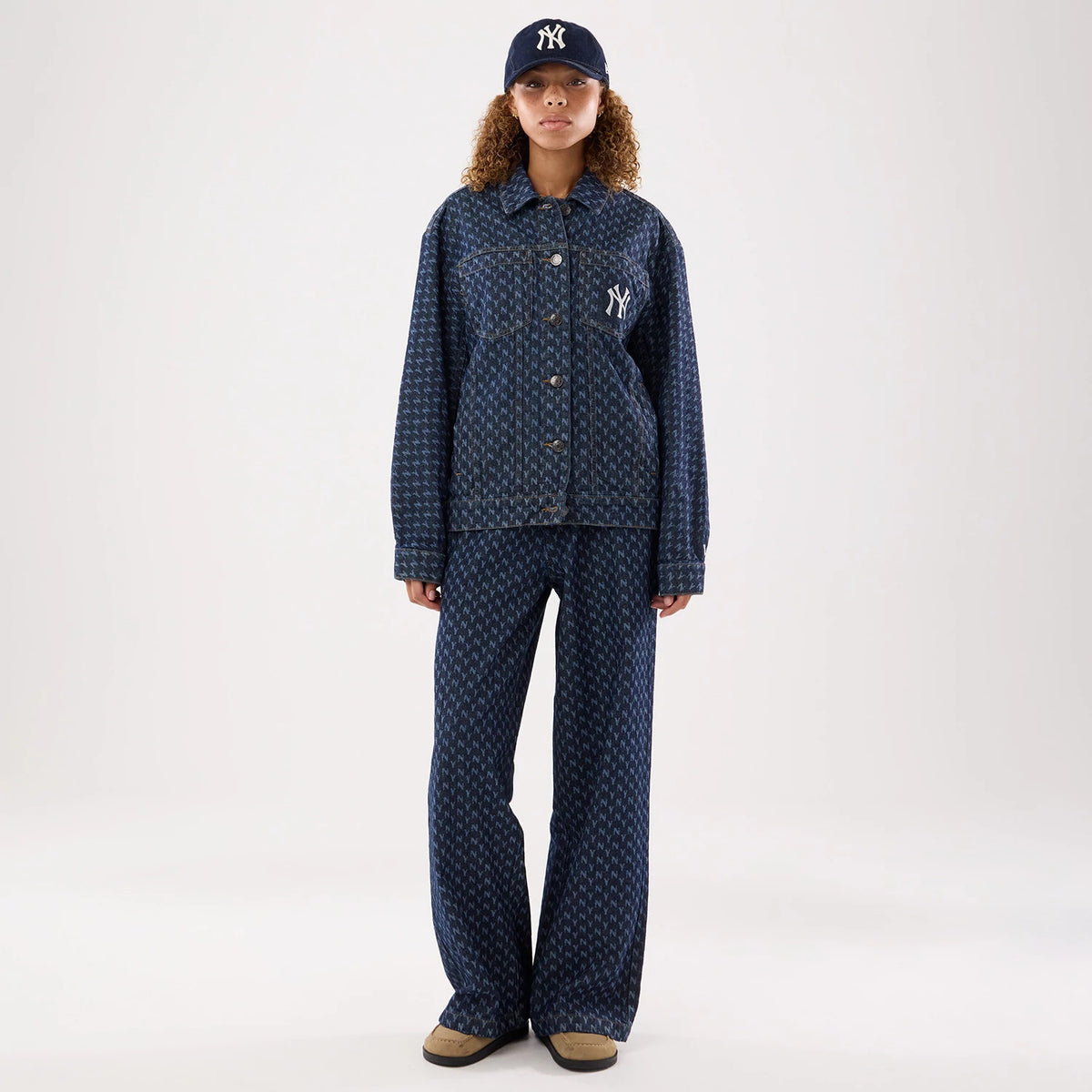 The model is wearing this Womens MLB Denim New York Yankees Jacket in navy. 8