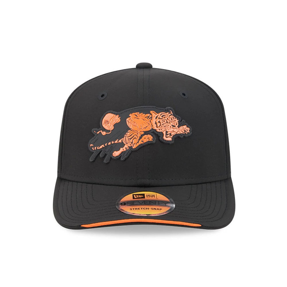 Bengals NFL Sideline 2026 Black New Era 9SEVENTY Stretch Snap Adjustable Cap, front view showing a detailed orange tiger graphic in raised embroidery on the black front panels, with a matching orange lining on the black curved visor.