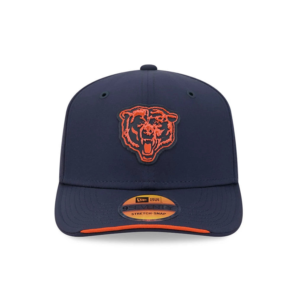 Pictured is this NFL Sideline 2026 Chicago Bears 9SEVENTY Stretch Snap cap in Navy. 2