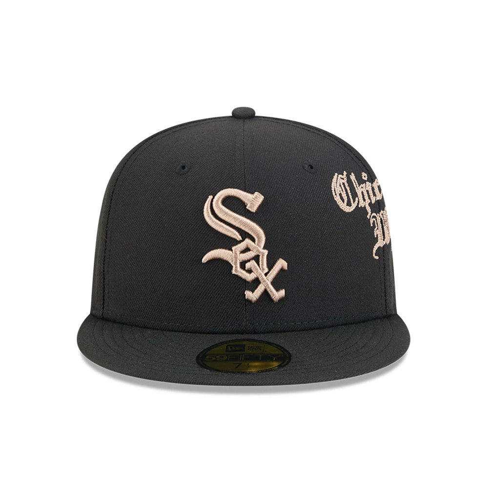 Chicago White Sox MLB Heritage Black New Era 59FIFTY Fitted Cap, front view showing raised beige embroidered Sox logo on the front panel, additional Chicago lettering to the side, and a gold 59FIFTY size sticker on the black flat visor.