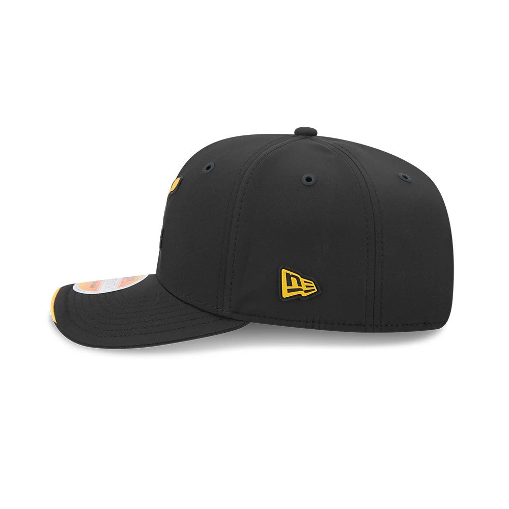 Steelers NFL Sideline 2026 Black New Era 9SEVENTY Stretch Snap Adjustable Cap, side view showing the yellow New Era flag logo on the left side, black structured crown with black eyelets, and black visor featuring a 9SEVENTY size sticker.