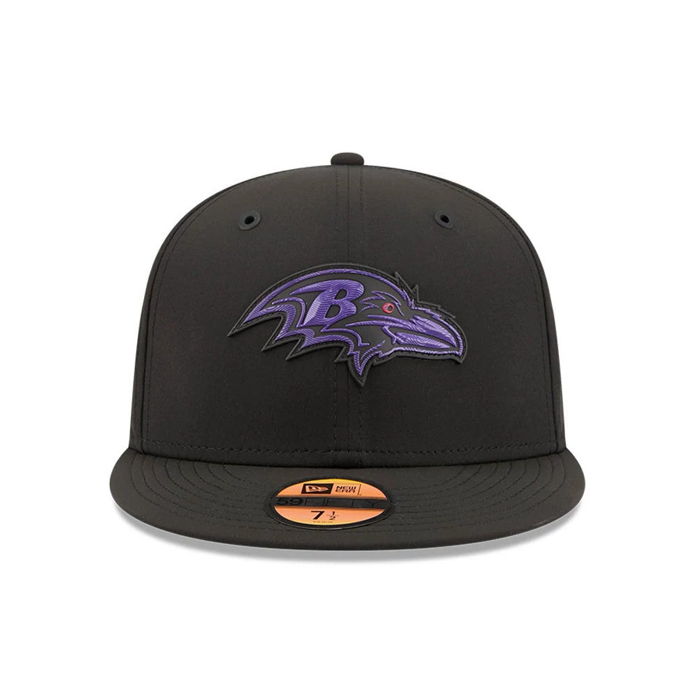 Baltimore Ravens NFL Sideline 2026 Black New Era 59FIFTY Fitted Cap, front view showing the purple and white embroidered Ravens logo on the structured black crown, a flat black visor, and the gold 59FIFTY size sticker centred on the visor.