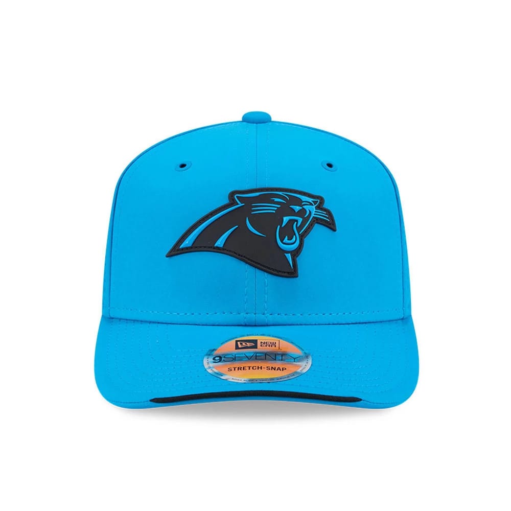 Panthers NFL Sideline 2026 Blue New Era 9SEVENTY Stretch Snap Adjustable Cap, front view showing the raised black and blue Panthers logo on the structured blue front panels, with an orange 9SEVENTY size sticker on the curved blue visor.