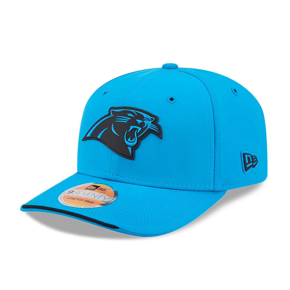 Panthers NFL Sideline 2026 Blue New Era 9SEVENTY Stretch Snap Adjustable Cap, three-quarter view showing a black and teal embroidered panther logo on the front panel, complemented by a curved visor with a 9SEVENTY size sticker.
