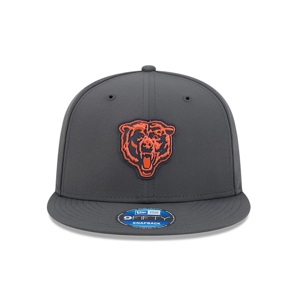 Pictured is this NFL Sideline 2026 Chicago Bears 9FIFTY Snapback cap in charcoal. 3