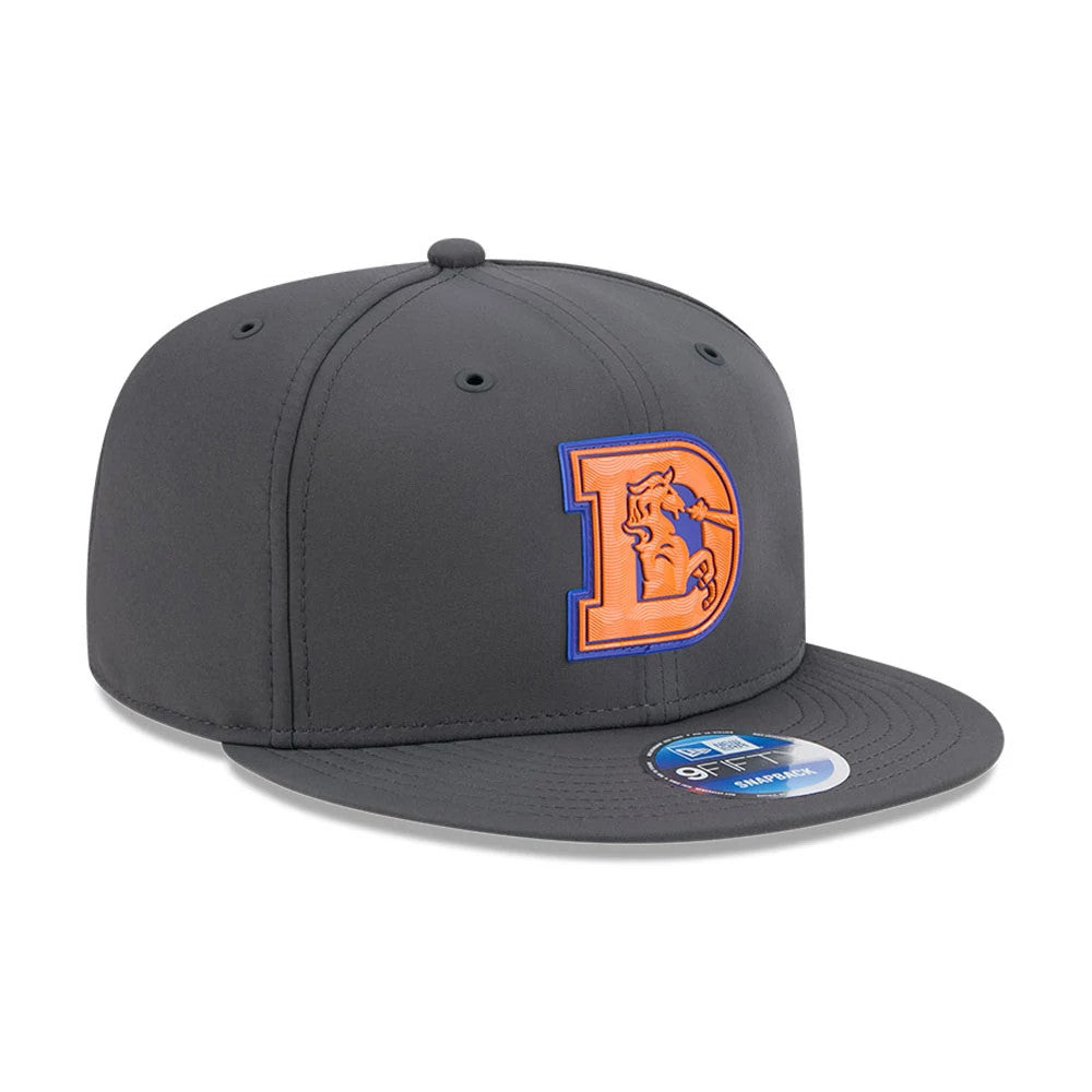 Denver Broncos NFL Sideline 2026 Charcoal New Era 9FIFTY Snapback Adjustable Cap, front view showing the raised embroidered orange and blue D logo with the white horse on the front panel, flat charcoal visor, and 9FIFTY size sticker.