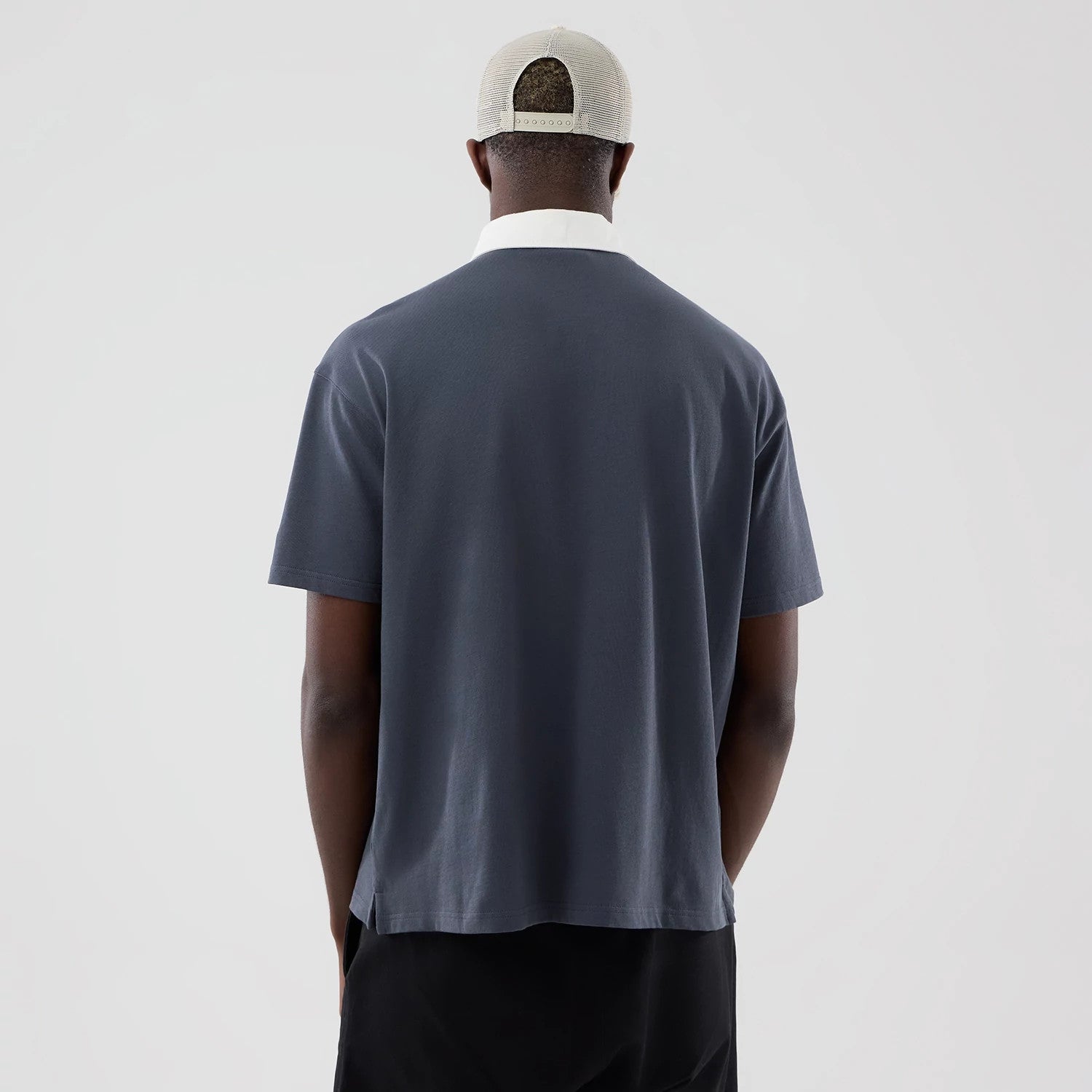 The model is wearing this MLB LA Dodgers Polo T-Shirt in grey. 2