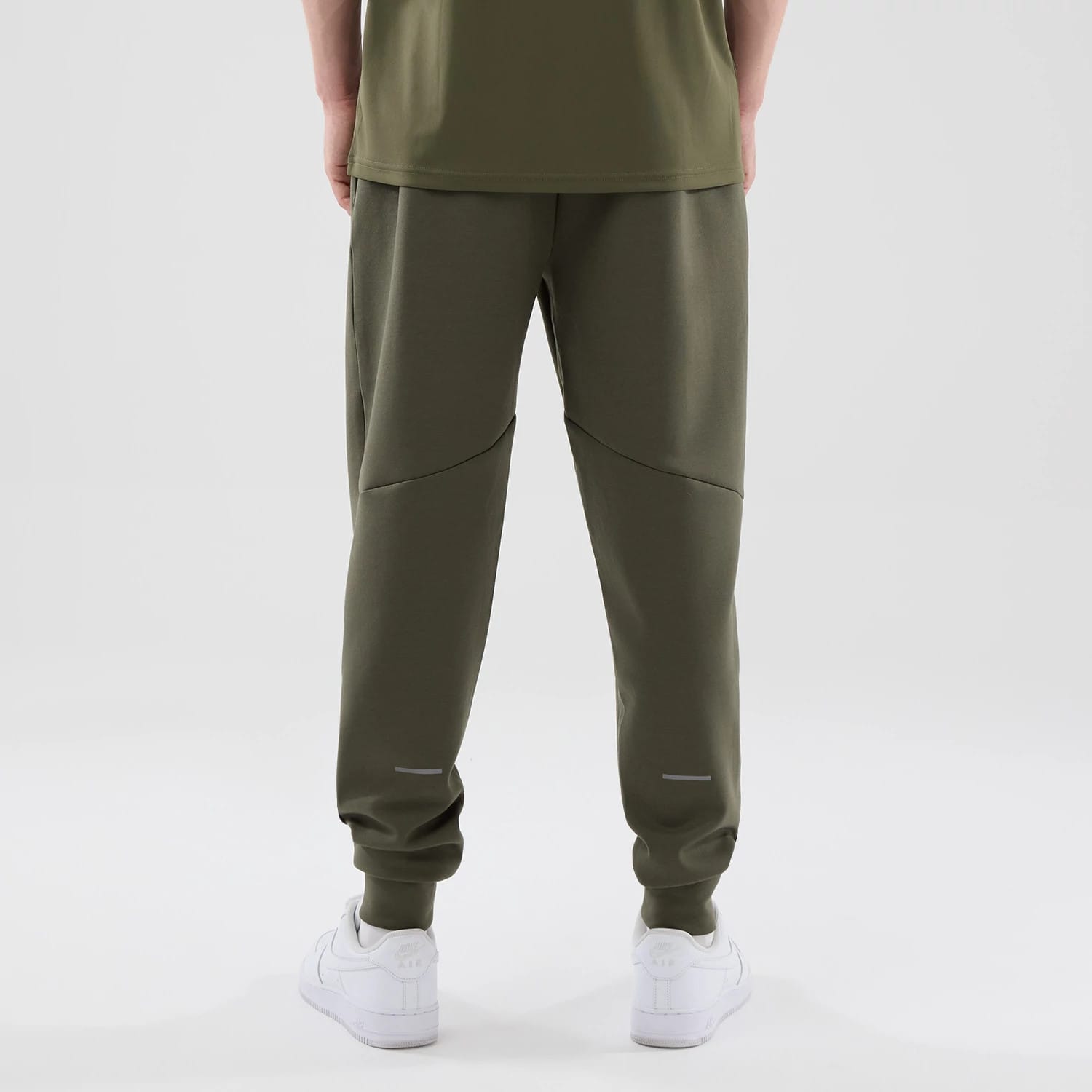 The model is wearing these MLB Core Plus New York Yankees Joggers in green. 2