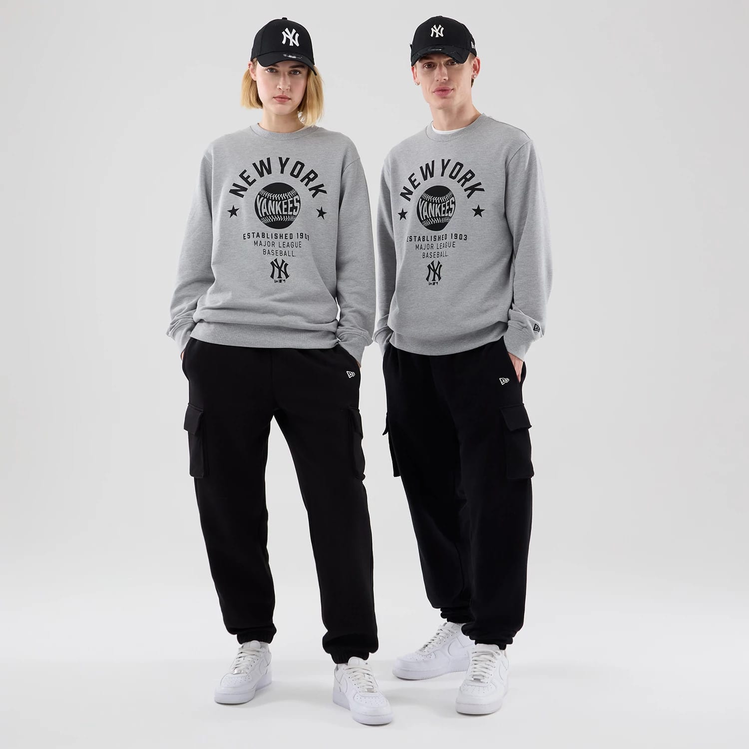 The model is wearing this MLB Graphic New York Yankees Oversized Crew Neck Sweater in grey. 1