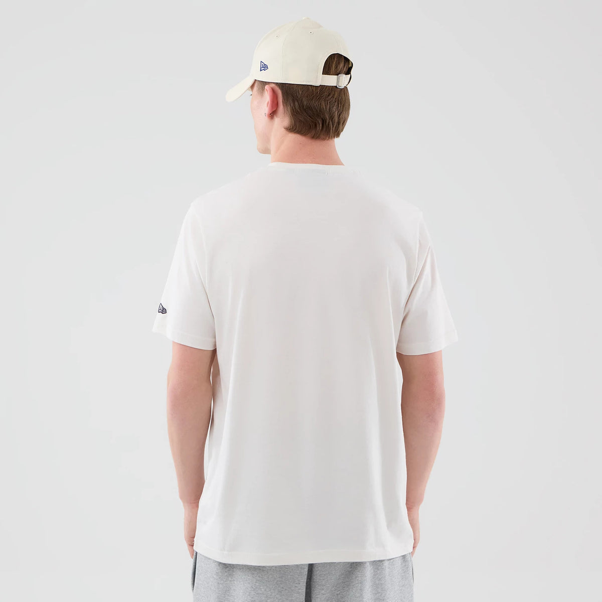 The model is wearing this MLB Graphic LA Dodgers T-Shirt in open white. 2