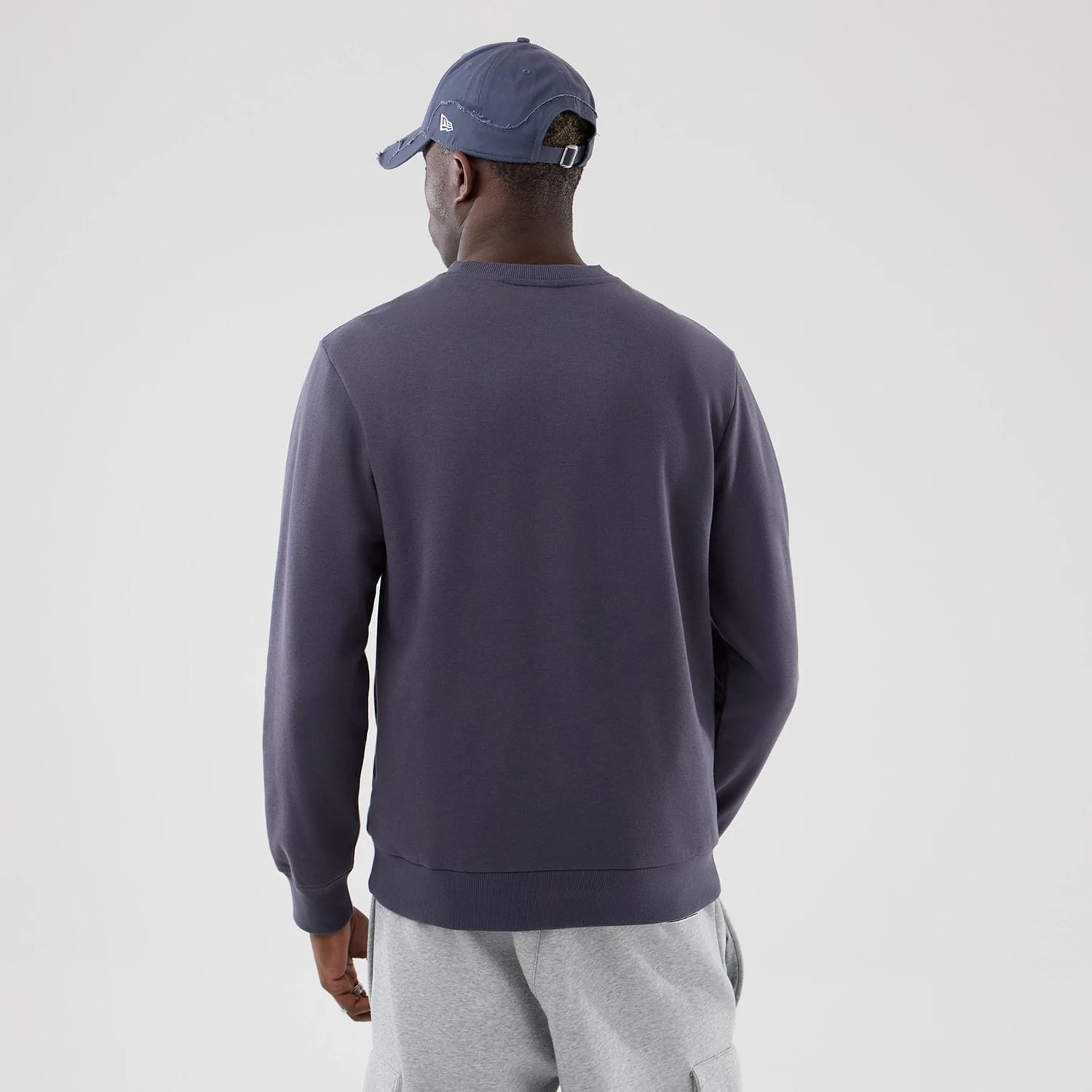 The model is wearing this MLB Graphic LA Dodgers Oversized Crew Neck Sweater in grey. 2