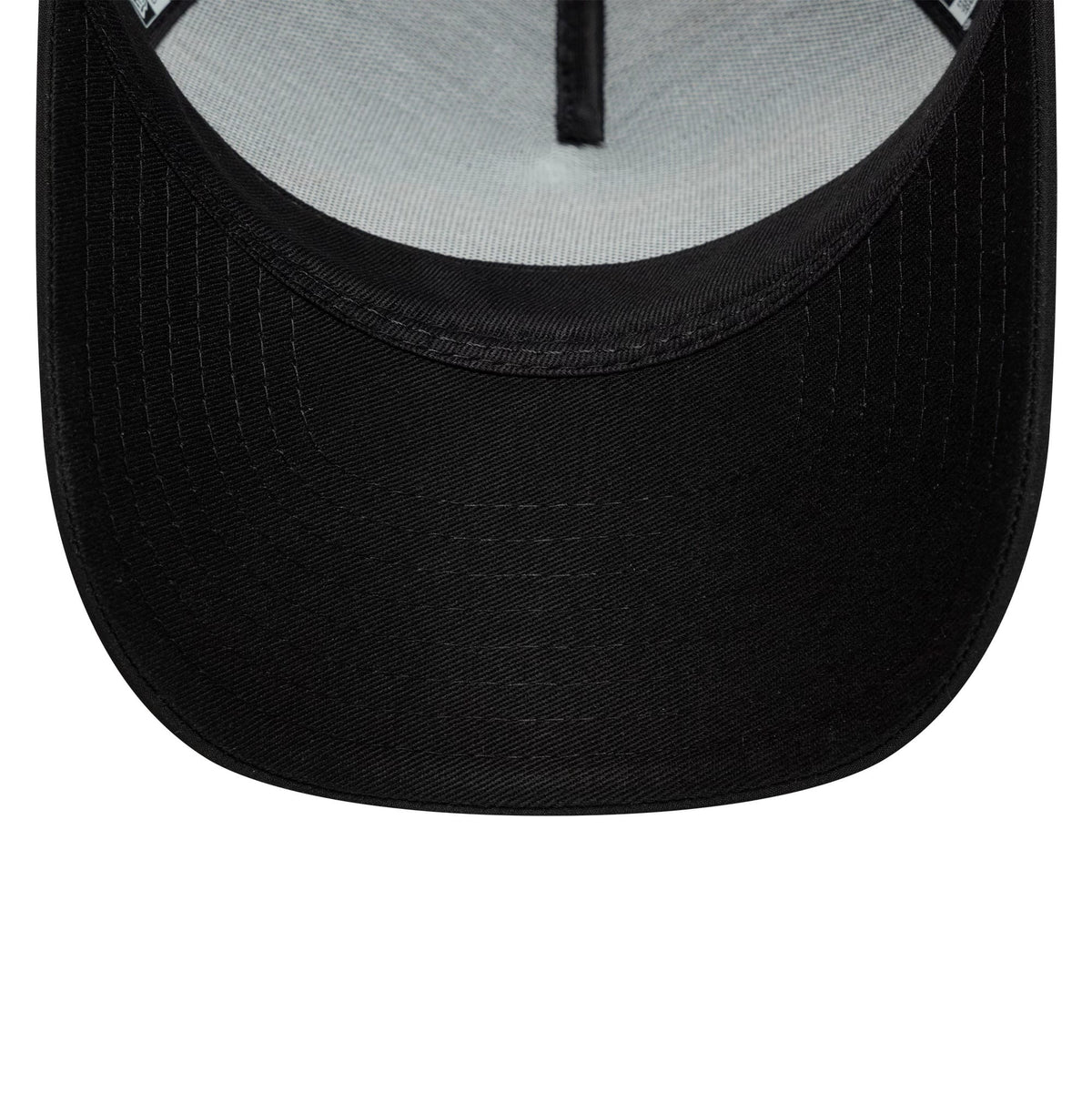 Pictured is this Youth Stade Toulousain Patch 9FORTY E-Frame Trucker cap in black. 5