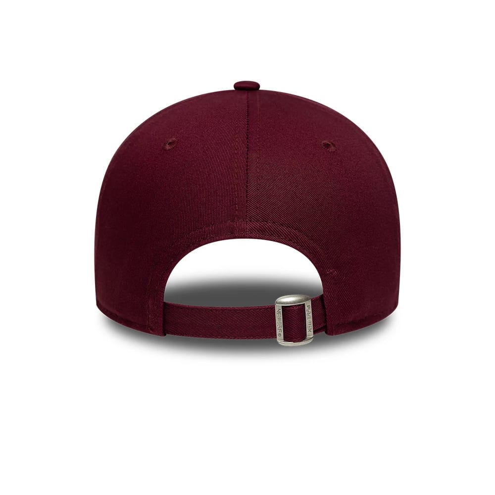 Pictured is this Manchester United FC 9FORTY cap in dark red. 4