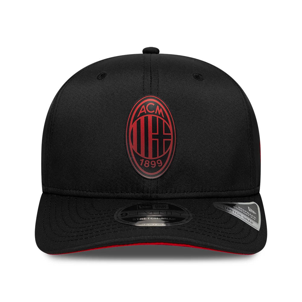 AC Milan Featherweight Poly Black New Era 9SEVENTY Stretch Snap Adjustable Cap, front view showing a red and black raised AC Milan logo embroidered on the front panel, a black visor with a 9SEVENTY size sticker.