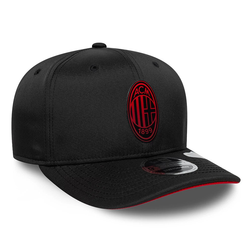 AC Milan Featherweight Poly Black New Era 9SEVENTY Stretch Snap Adjustable Cap, three-quarter view showing the red and black embroidered AC Milan crest on the front panel, with a curved black visor featuring a 9SEVENTY size sticker.