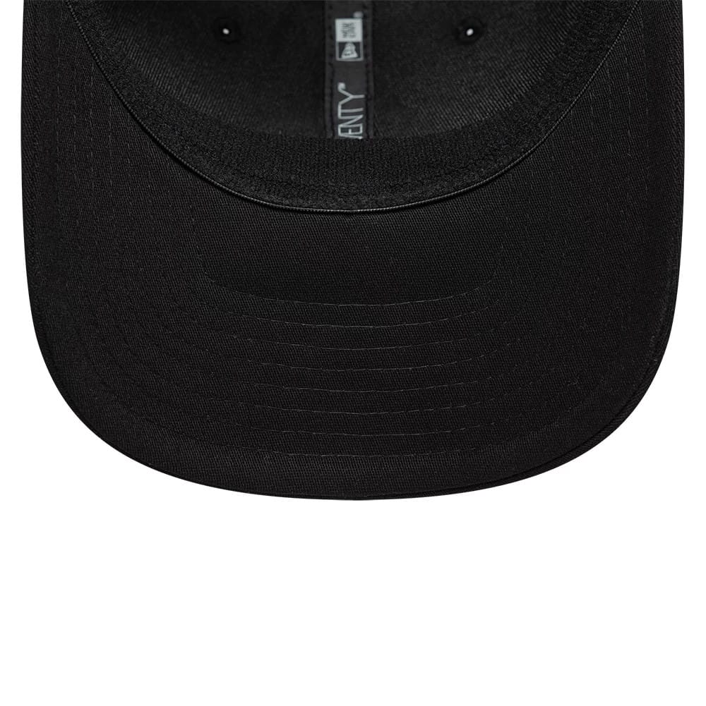 Pictured is this Vespa 9SEVENTY Stretch Snap cap in black. 6
