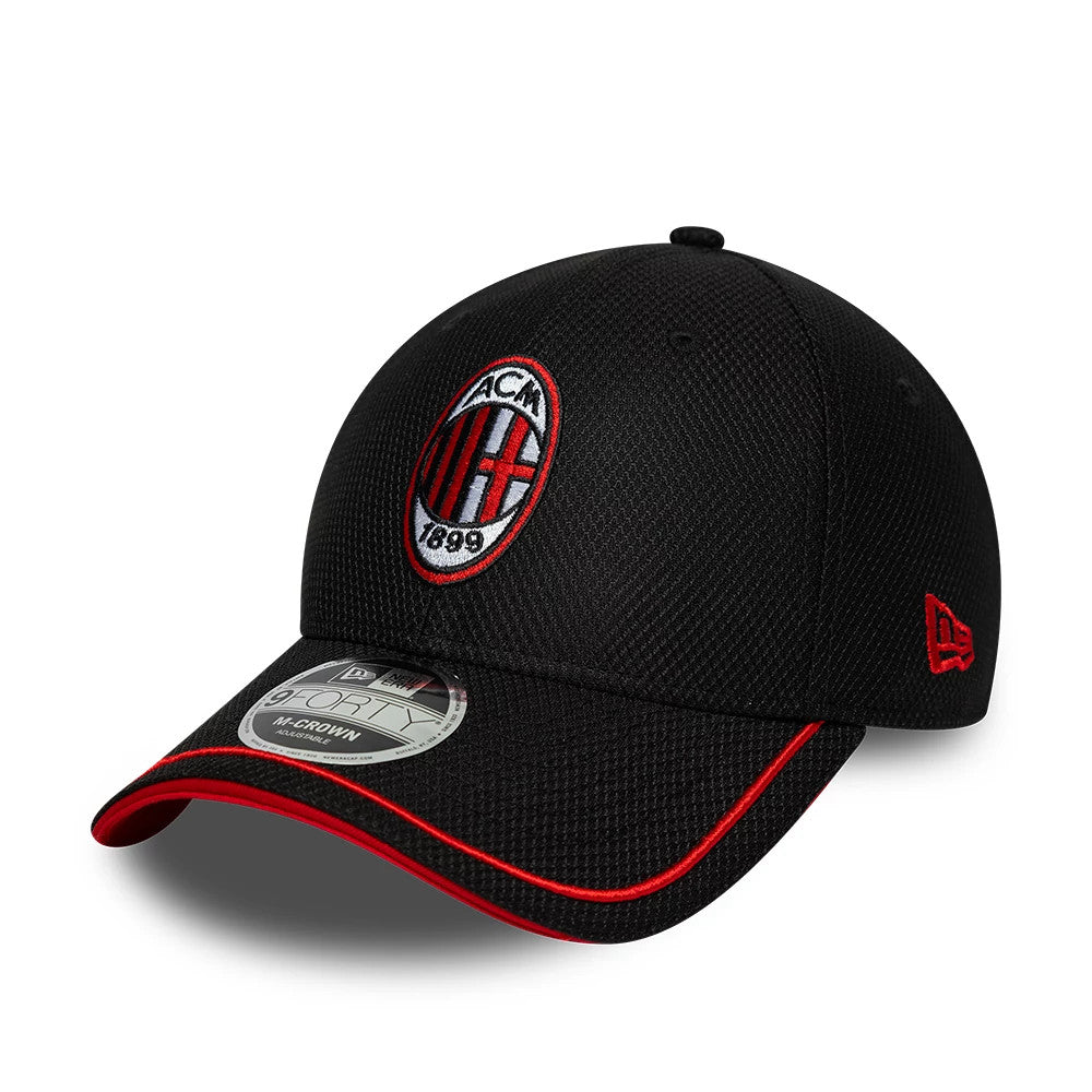 AC Milan Diamond Era Black New Era 9FORTY M-Crown Adjustable Cap, front view showing the embroidered AC Milan logo on the structured black crown, the 9FORTY size sticker on the curved visor, and red piping along the edge.