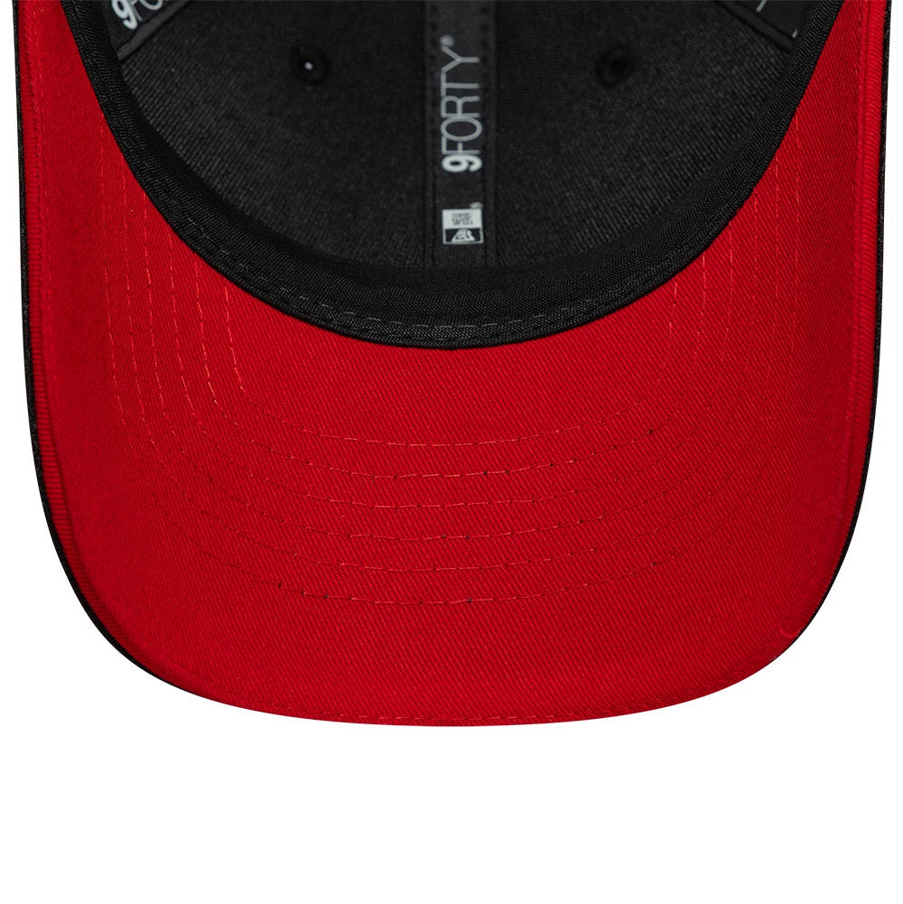 AC Milan Diamond Era Black New Era 9FORTY M-Crown Adjustable Cap, inside view with a red undervisor, black inner sweatband, and 9FORTY taping along the interior seam of the structured crown.