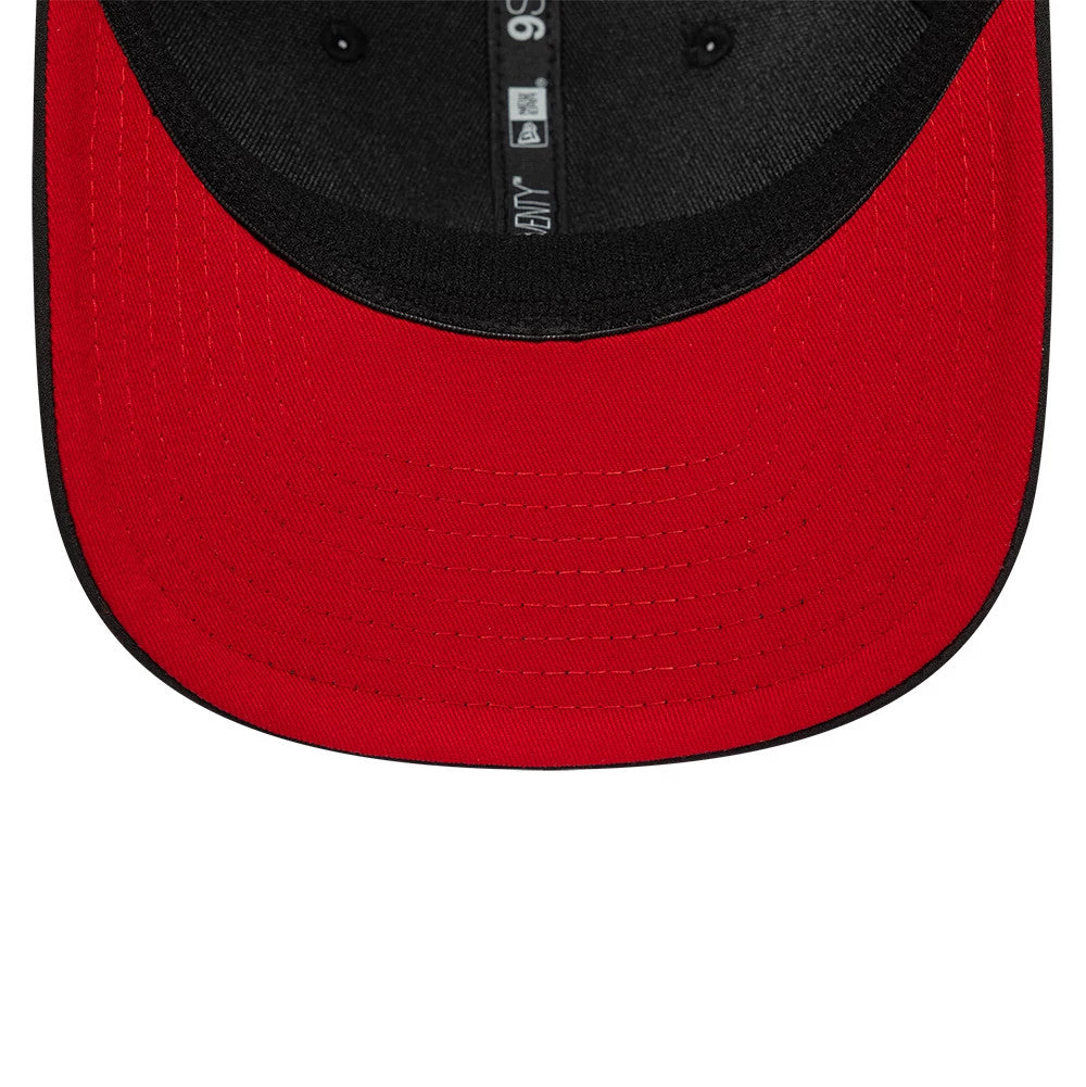 Liverpool FC Gradient Black New Era 9SEVENTY Stretch Snap Adjustable Cap, inside view showing the red undervisor contrasting with the black sweatband and taping adorned with the 9SEVENTY label along the seam.