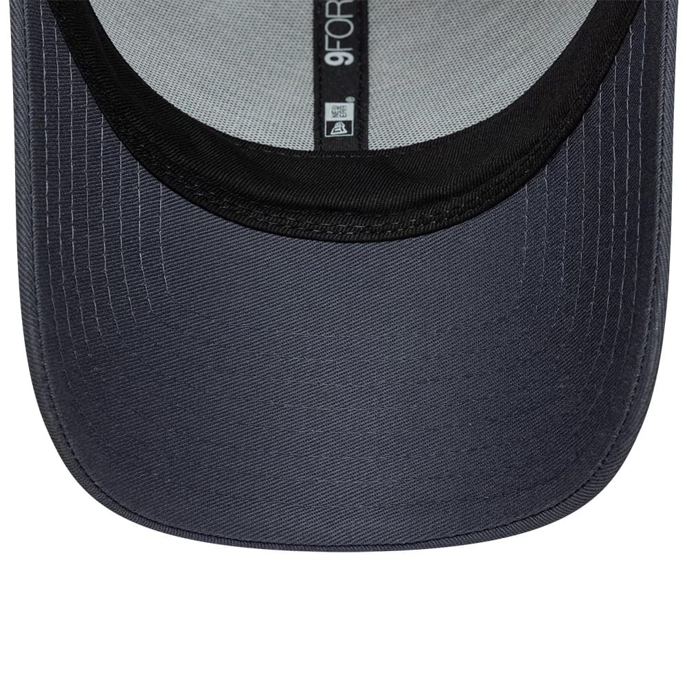 Pictured is this FC Porto 9FORTY cap in grey. 5