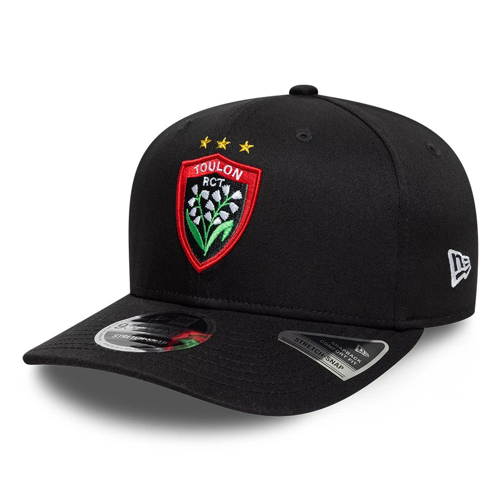 Rugby Club Toulon Lily Black New Era 9SEVENTY Stretch Snap Adjustable Cap, front view showing the embroidered club crest with lilies and three gold stars on the structured black crown, black curved visor with a 9SEVENTY size sticker.