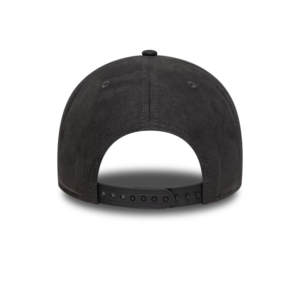 Pictured is this FC Porto Faux Suede 9FORTY M-Crown cap in dark grey. 4