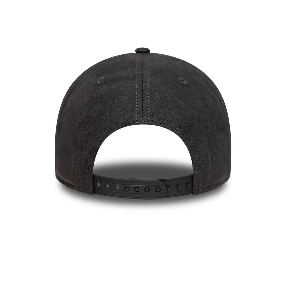 Pictured is this FC Porto Faux Suede 9FORTY M-Crown cap in dark grey. 4