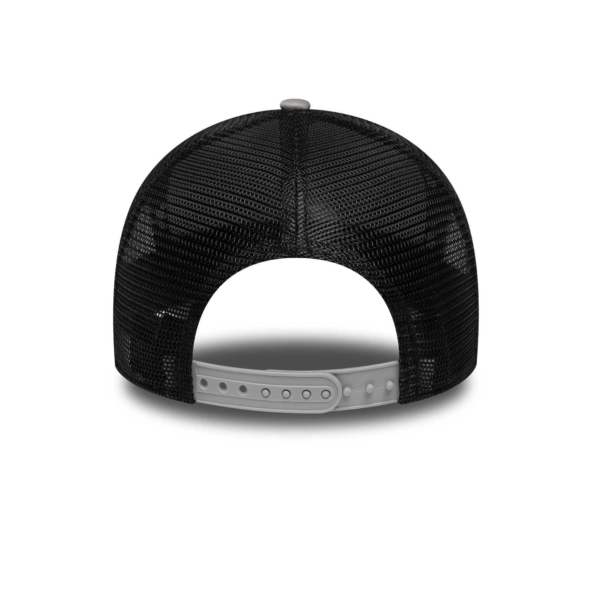 Pictured is this FC Porto 9FORTY A-Frame Trucker cap in grey. 4