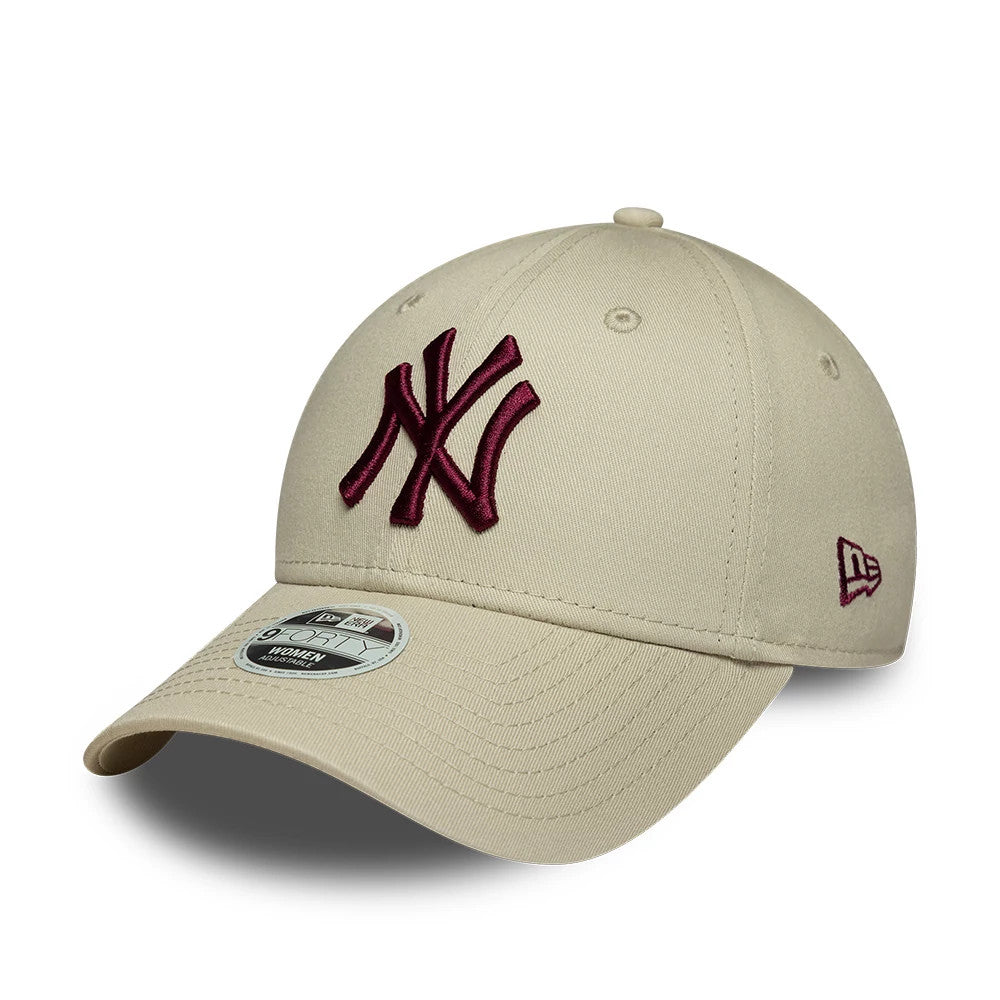 New York Yankees Womens MLB League Essential Cream New Era 9FORTY Adjustable Cap, three-quarter view showing the burgundy embroidered NY logo on the front panel, curved cream visor with a 9FORTY size sticker, and New Era flag logo on the left side.