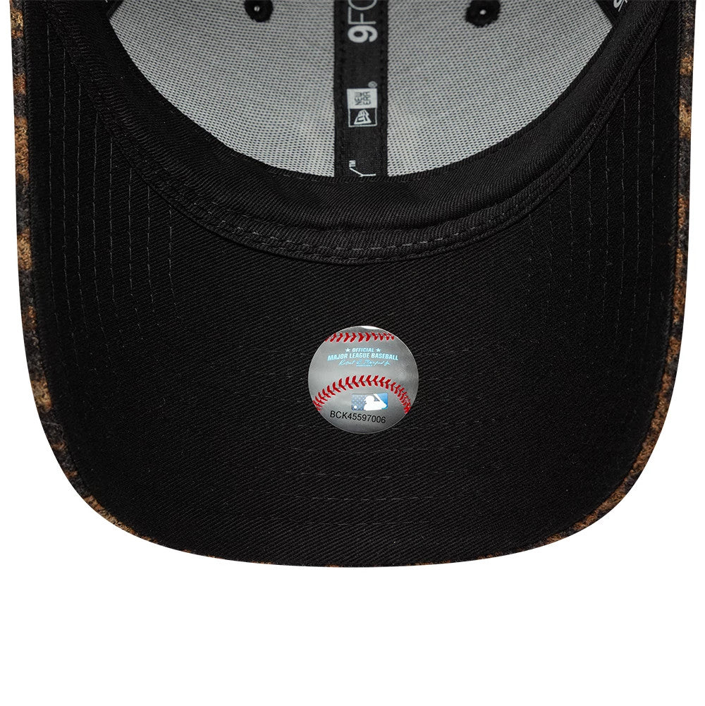 Pictured is this Womans MLB Cosy Leopard New York Yankees 9FORTY cap in brown. 5
