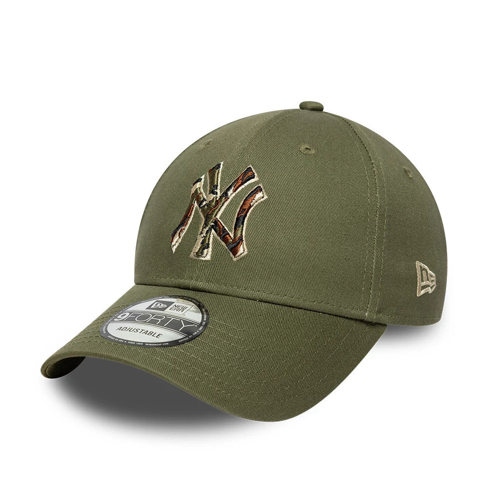 New York Yankees MLB Outline Camo Green New Era 9FORTY Adjustable Cap, front view showing a raised camouflage NY logo on the structured green crown, with a curved visor and a 9FORTY size sticker on the top of the visor.