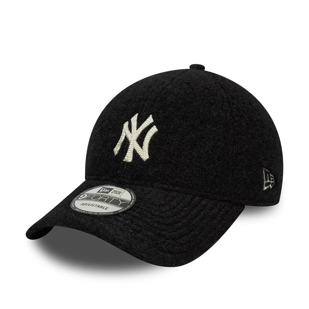 Pictured is this MLB Chainstitch Winter Borg New York Yankees 9FORTY cap in black. 1