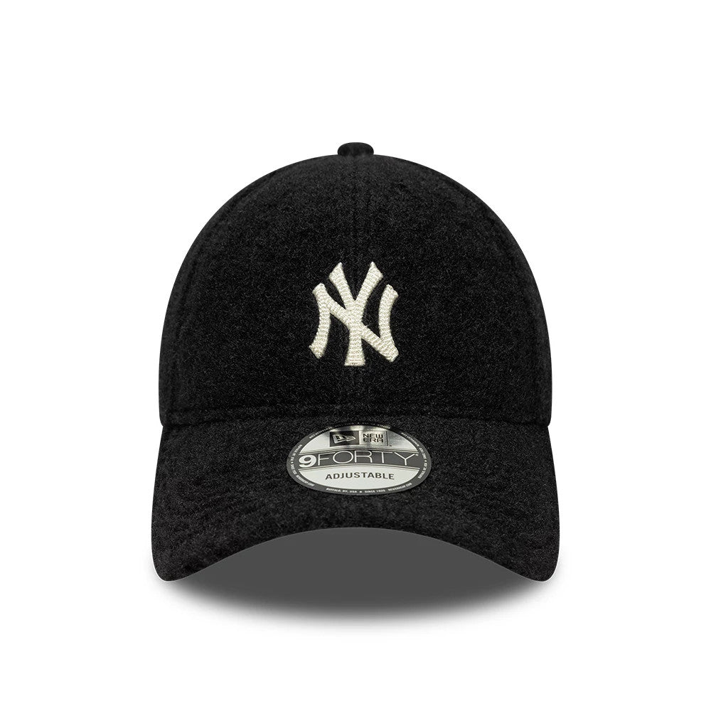 Pictured is this MLB Chainstitch Winter Borg New York Yankees 9FORTY cap in black. 2