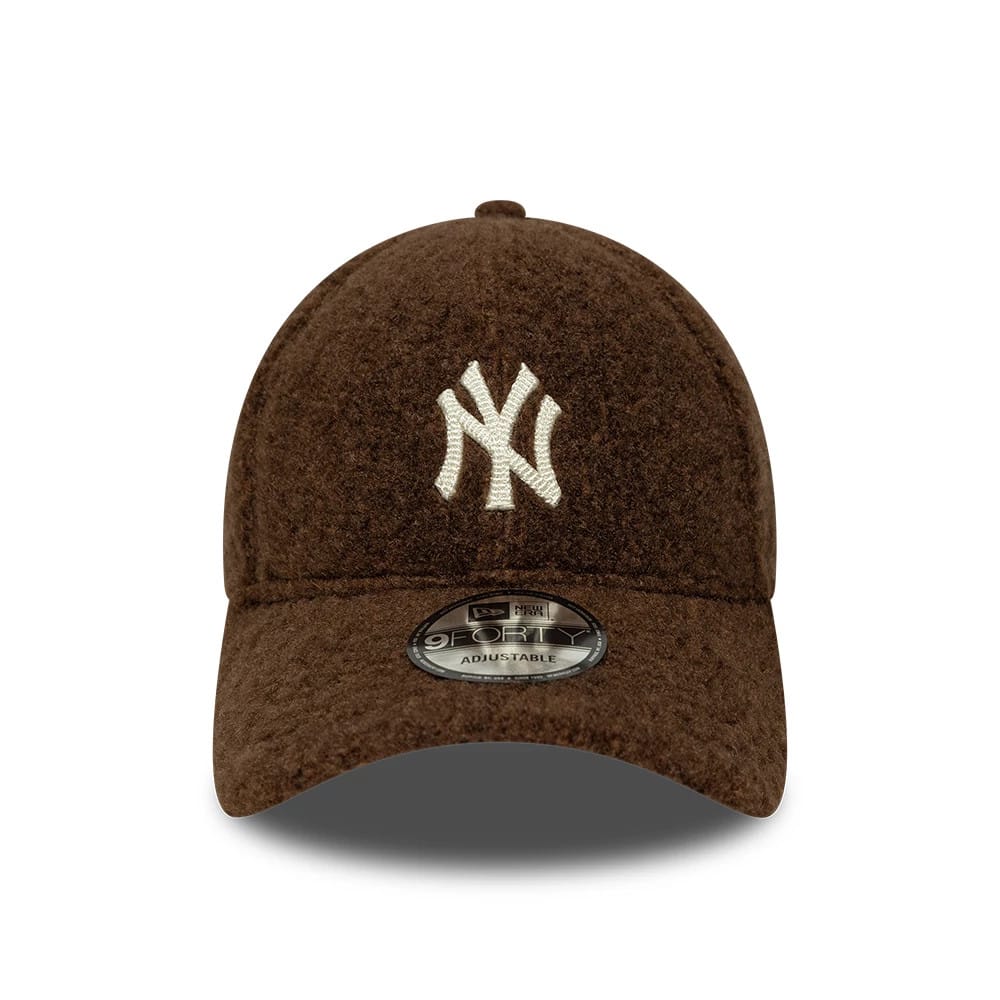 Pictured is this MLB Winter Borg New York Yankees 9FORTY cap in brown. 2