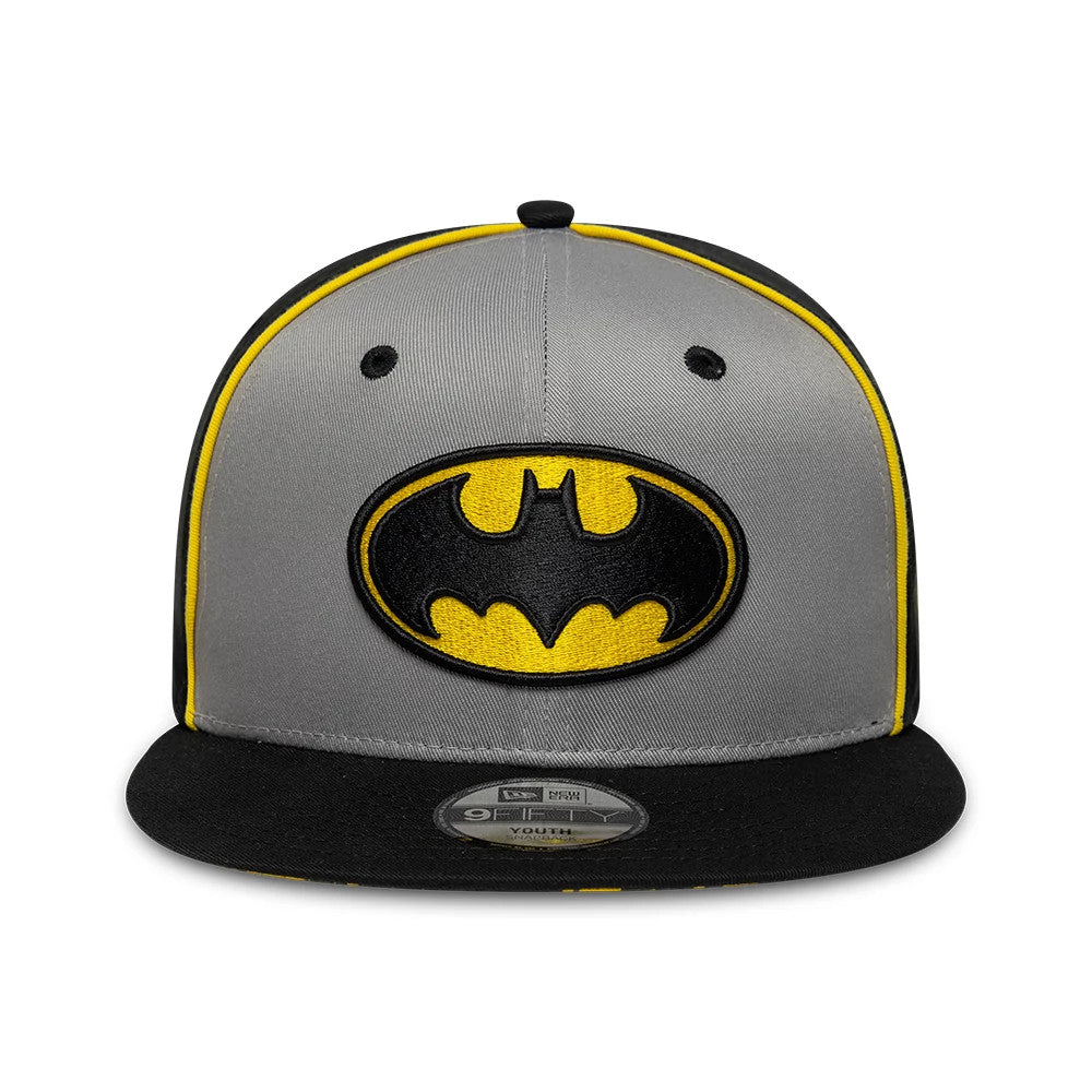 Batman Youth DC Black New Era 9FIFTY Snapback Adjustable Cap, front view showing the black and yellow embroidered Batman logo on the structured grey crown, black visor with a 9FIFTY size sticker, and yellow on the edges.