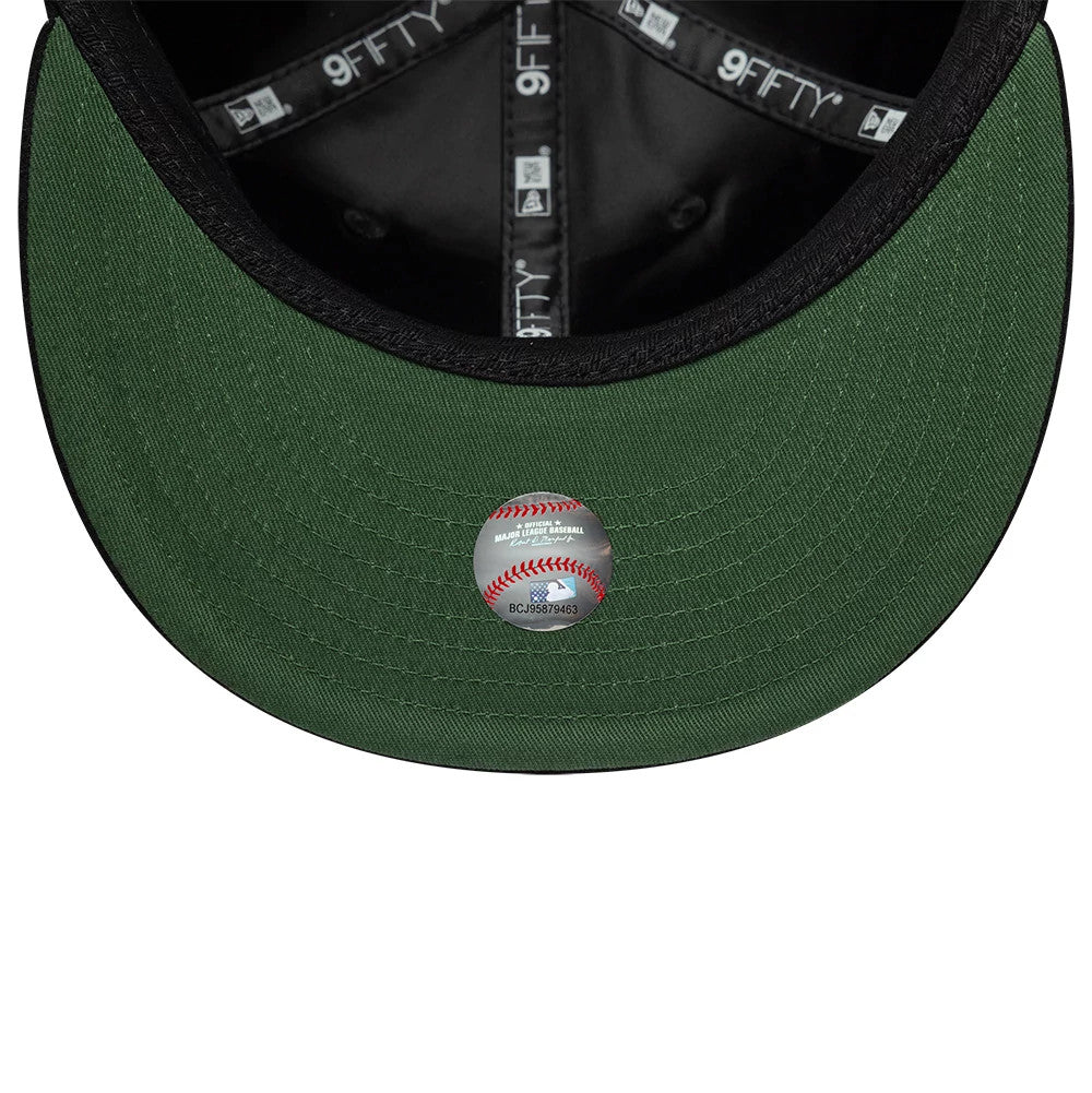 Atlanta Braves MLB Heritage Black Retro Crown New Era 9FIFTY Adjustable Cap, inside view showing the black taping along the seams with white 9FIFTY branding, a green undervisor featuring a baseball-themed sticker, and the black interior sweatband.