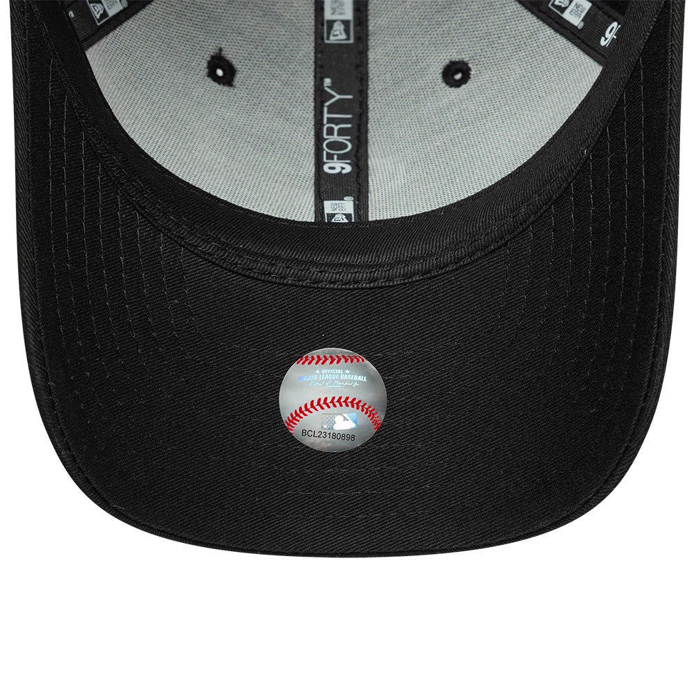 Pictured is this MLB Side Script Chicago White Sox 9FORTY M-Crown cap in black. 6
