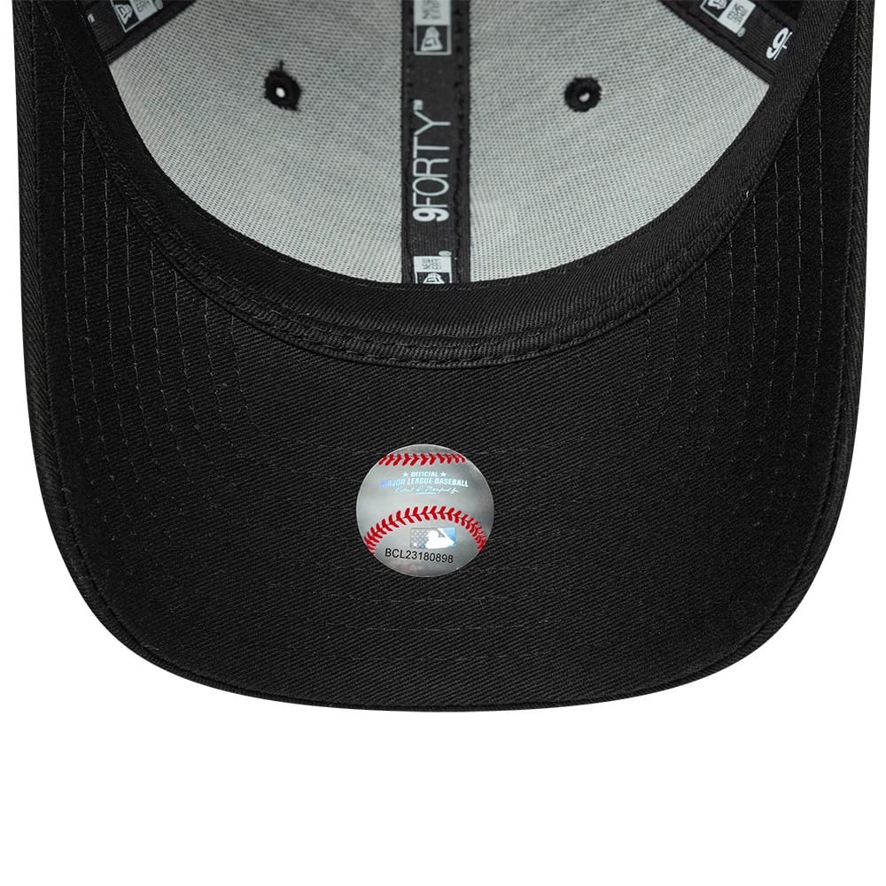 Pictured is this MLB Side Script Chicago White Sox 9FORTY M-Crown cap in black. 6