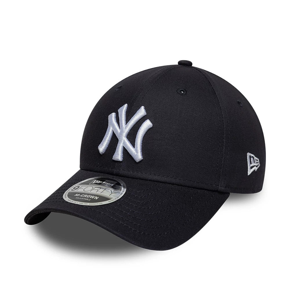 Pictured is this MLB Side Script New York Yankees 9FORTY M-Crown cap in navy. 4