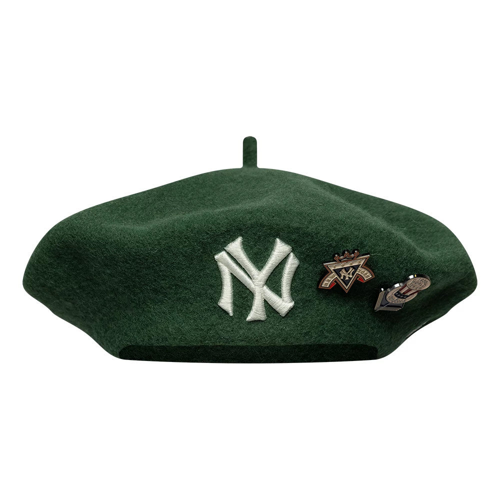 New Era New York Yankees MLB Cooperstown Pin Dark Green Beret, front view showcasing the deep green colour with a white embroidered New York Yankees logo prominently on the front, complemented by three distinct decorative pins on the side.