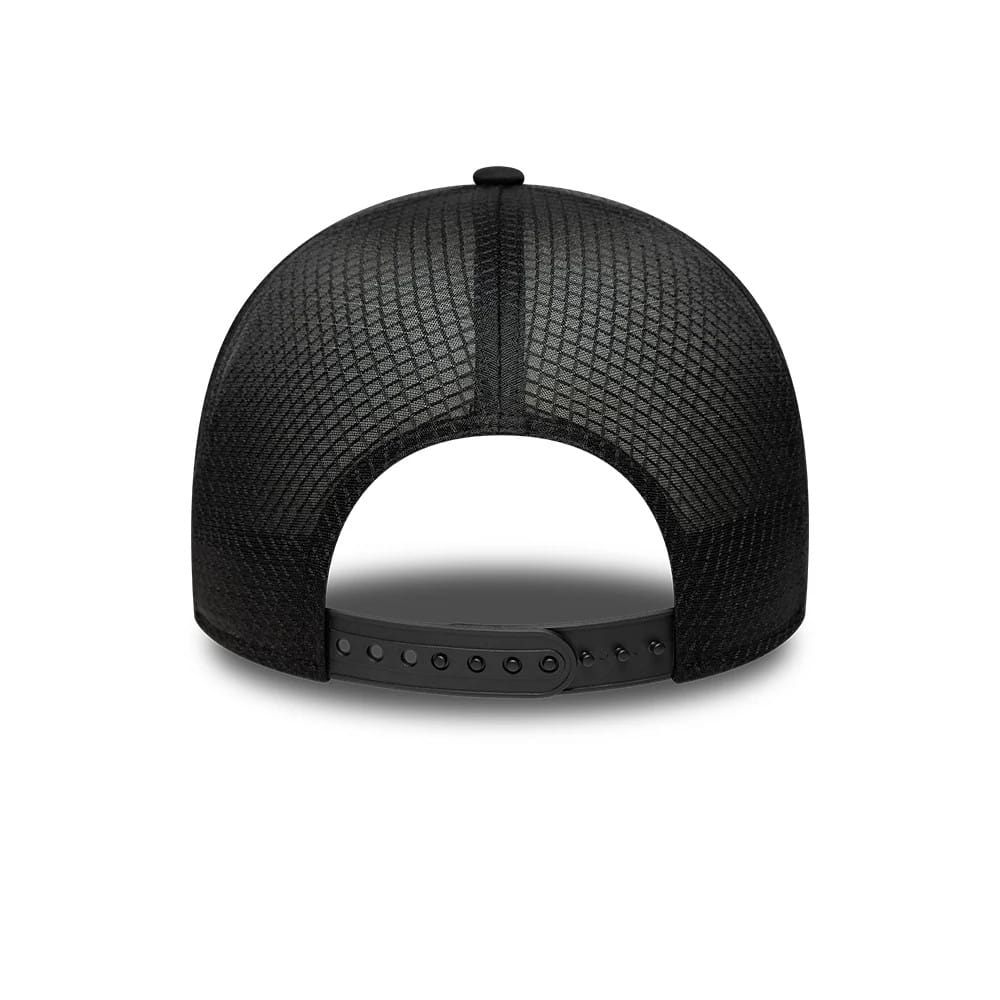 Pictured is this MLB Sporty New York Yankees 9FORTY Apex cap in black. 4