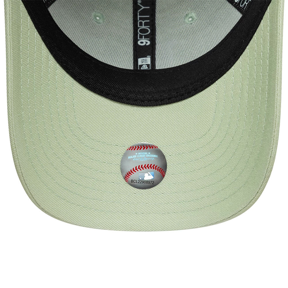 Pictured is this Youth MLB League Essential LA Dodgers 9FORTY cap in pastel green. 5