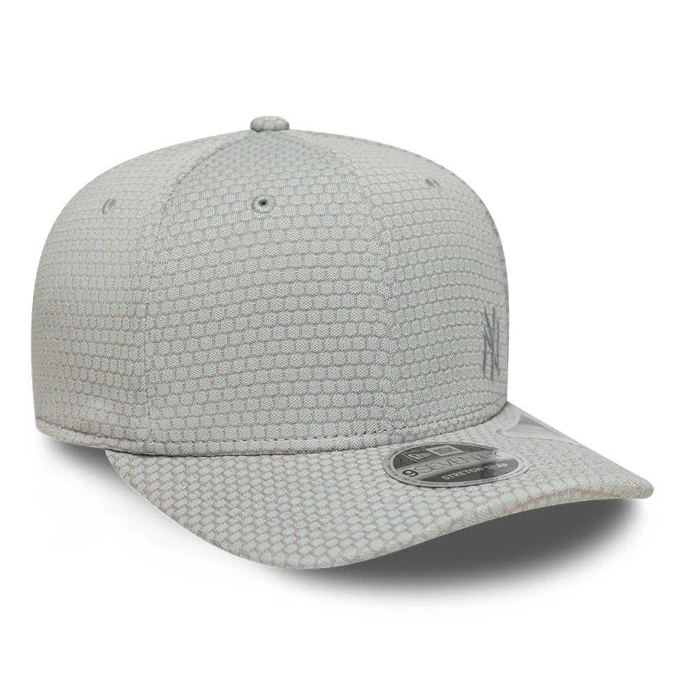 Yankees MLB Flawless Mesh Grey New Era 9SEVENTY Stretch Snap Adjustable Cap, three-quarter view showing the grey hexagonal mesh pattern, Yankees logo in raised embroidery on the front panel, and a 9SEVENTY size sticker on the grey curved visor.