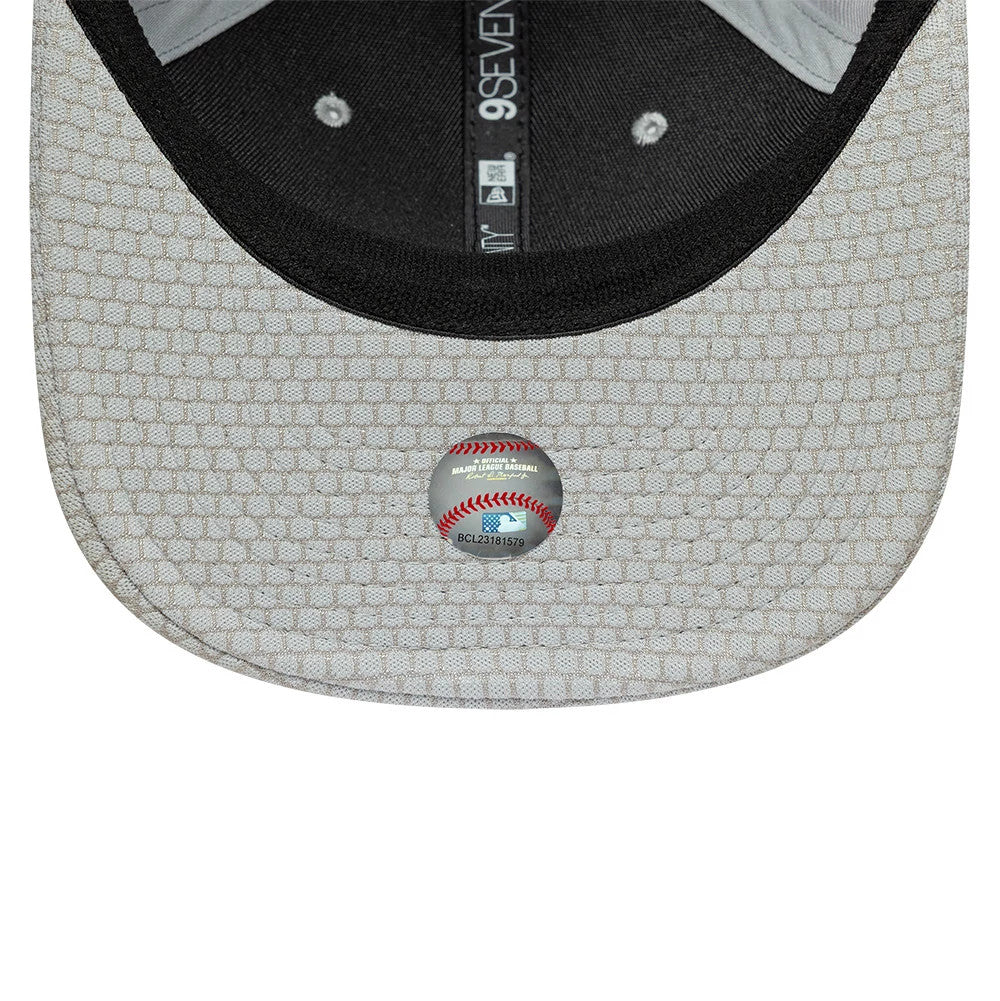 Yankees MLB Flawless Mesh Grey New Era 9SEVENTY Stretch Snap Adjustable Cap, inside view showing a grey hexagonal pattern on the undervisor, the black sweatband lining, and the 9SEVENTY size sticker with a baseball design.