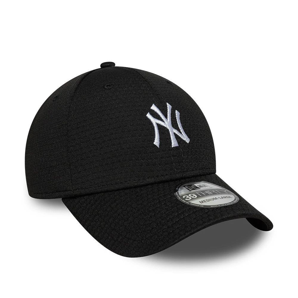 Pictured is this MLB Stretch Mesh New York Yankees 39THIRTY Stretch Fit cap in black. 3