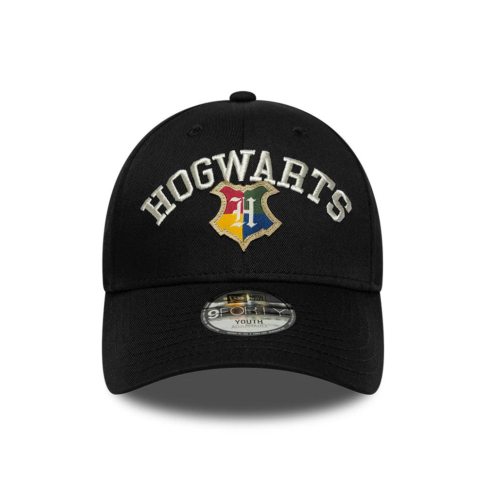 Youth Harry Potter Hogwarts Black New Era 9FORTY Adjustable Cap, front view with raised embroidered Hogwarts crest in colour on the centre front panel, white arched Hogwarts lettering, and a black curved visor with a 9FORTY size sticker.
