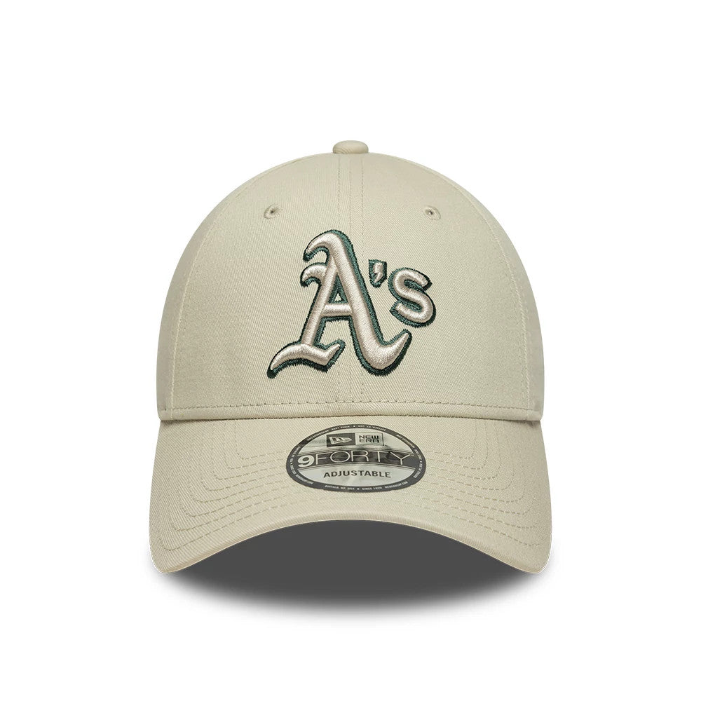 Athletics MLB Team Outline Cream New Era 9FORTY Adjustable Cap, front view showing the raised green and white embroidered A's logo on the cream front panel, with a matching curved cream visor and 9FORTY size sticker centrally on the visor.