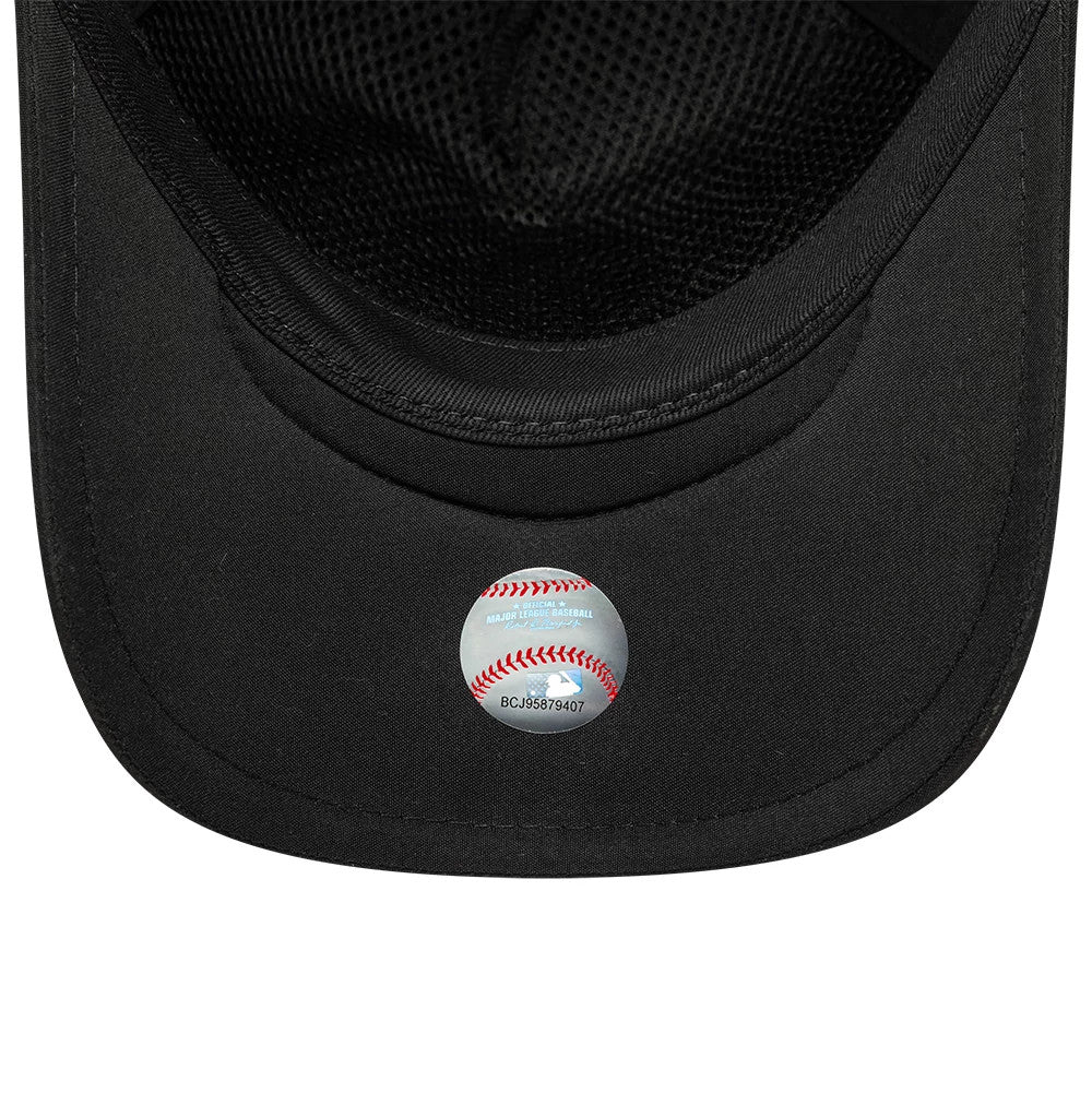 Pictured is this MLB Graphic New York Yankees 9FORTY Apex cap in black. 5