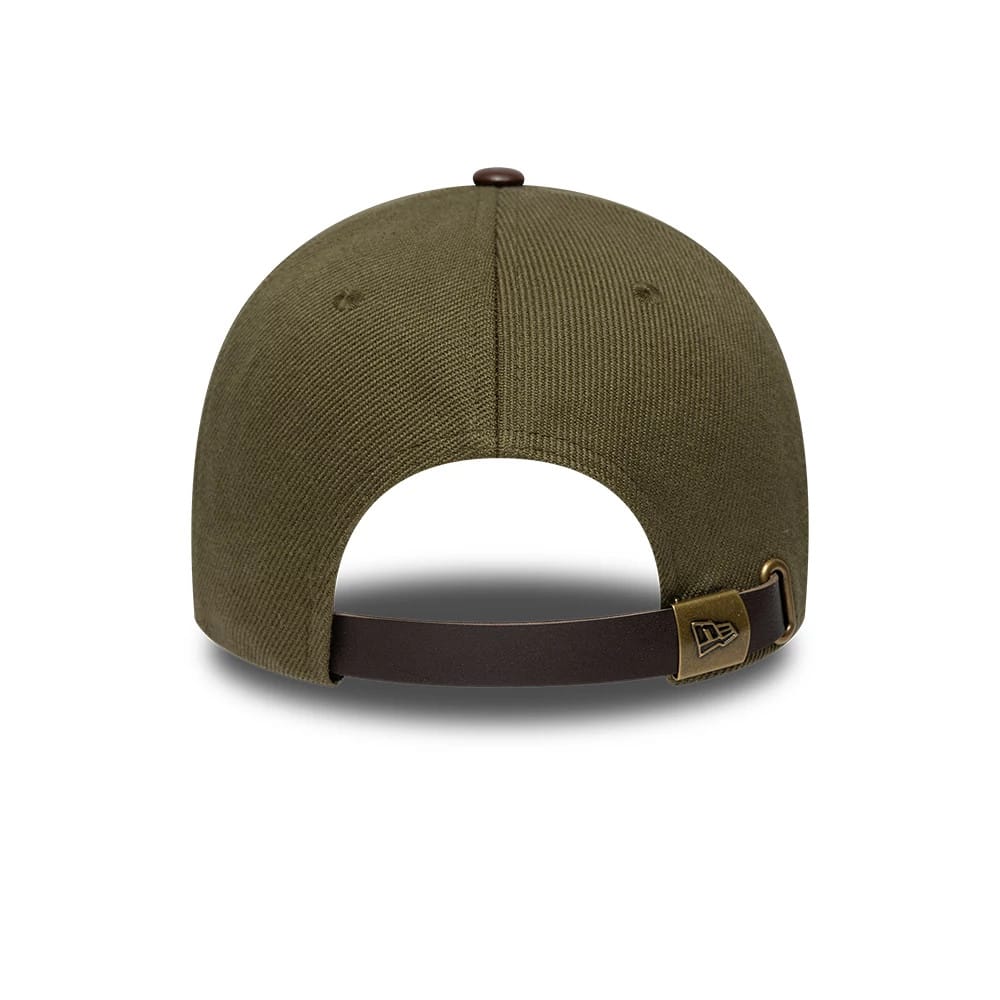 Pictured is this New Era Leather Visor 9FORTY M-Crown cap in dark brown. 4
