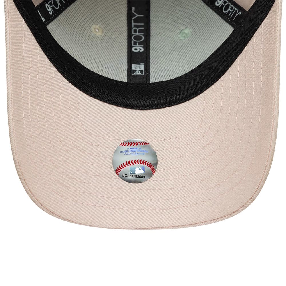 Pictured is this Youth MLB Colourblock New York Yankees 9FORTY cap in pastel pink. 5